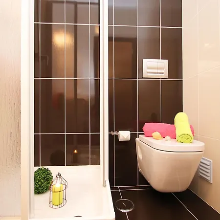 In With Shared Pool Apartment *