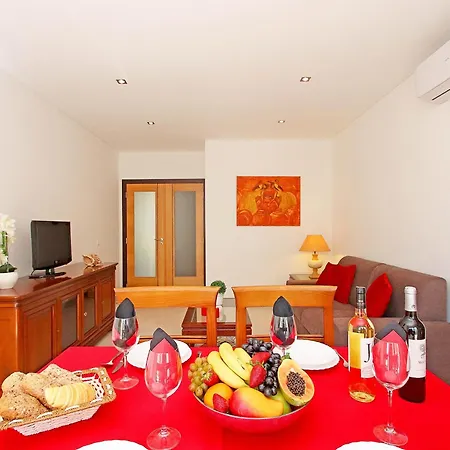 Apartment In With Shared Pool *